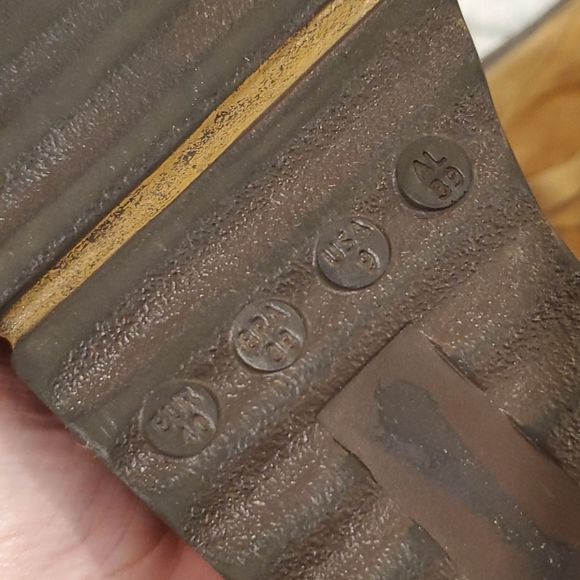 Camel colored suede Arezzo wedge boots - Picture 6 of 8